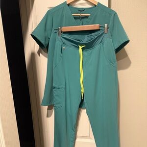 Figs Zamora teal tall s scrub pants and Catarina slim scrub top small scrubs